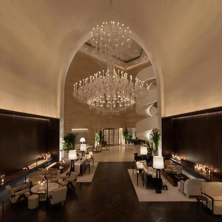 The Dubai Edition Екстер'єр фото The lobby of the Ritz-Carlton, Dubai