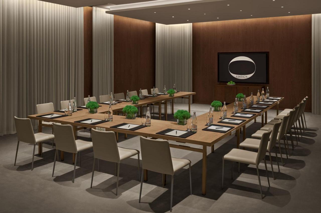 The Dubai Edition Екстер'єр фото Meeting room