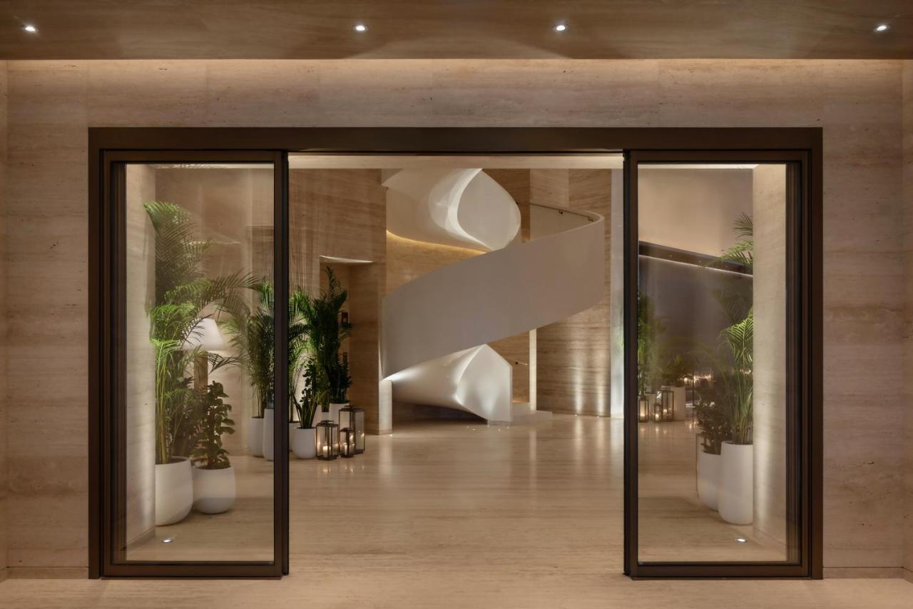 The Dubai Edition Екстер'єр фото The entrance of the hotel