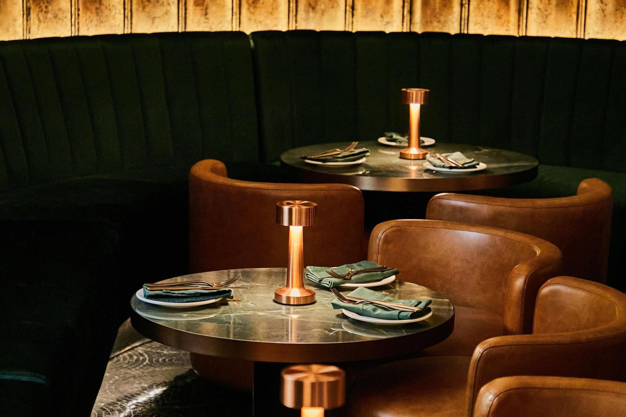 The Dubai Edition Екстер'єр фото Interior of the restaurant
