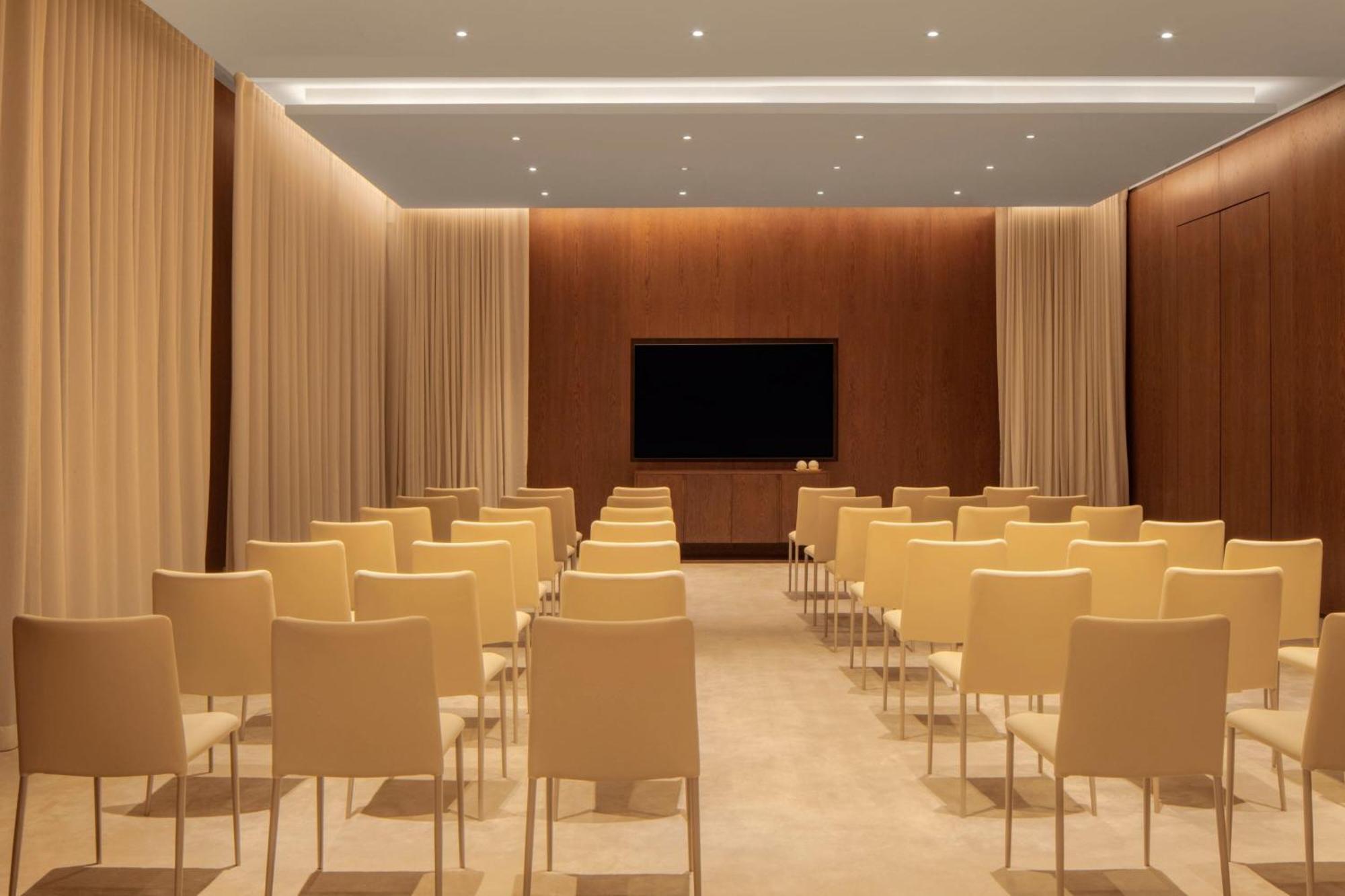 The Dubai Edition Екстер'єр фото The meeting room