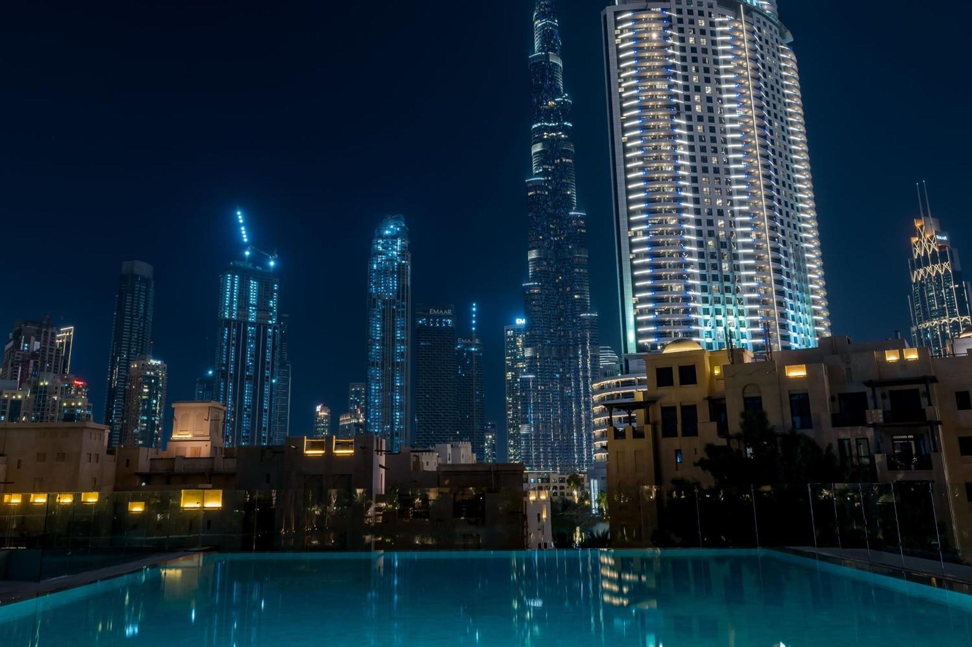 The Dubai Edition Екстер'єр фото View of the complex at night