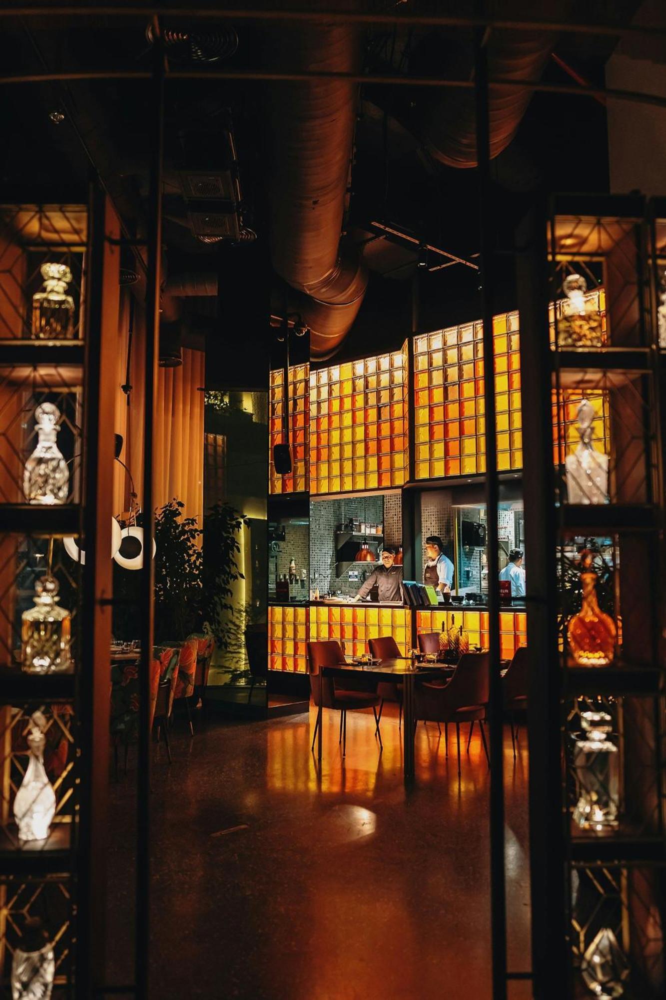 The Dubai Edition Екстер'єр фото The bar at the restaurant